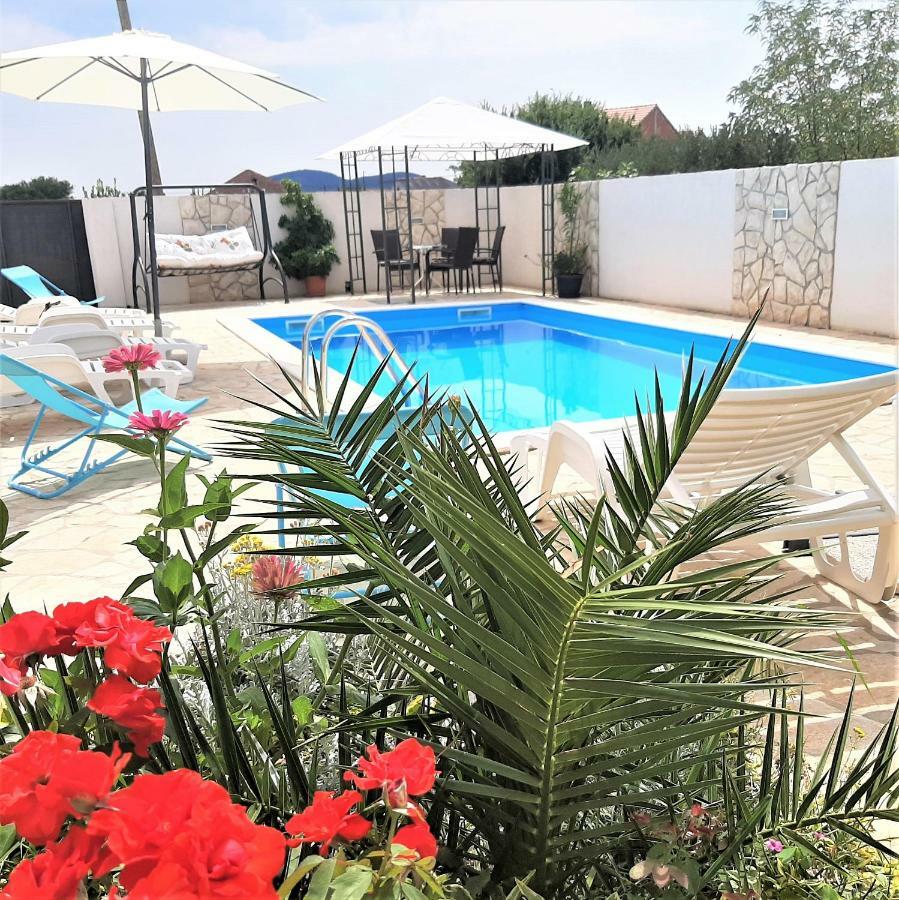 Apartments"Nika" With Private Pool Galovac (Zadar) Exterior foto